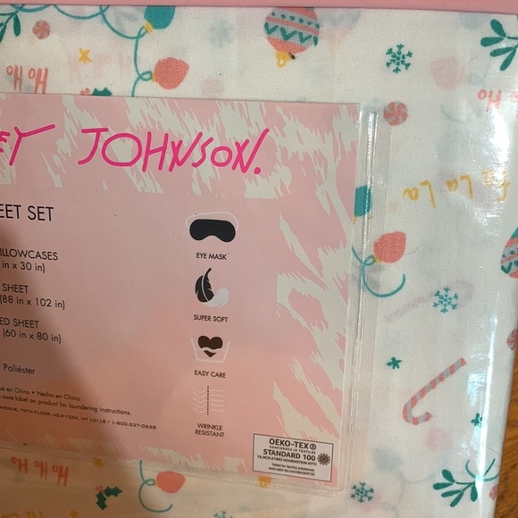 Betsey Johnson Pastel Christmas Sheet Set + Eye Mask Pink Candy Cane NEW Queen - Picture 3 of 3